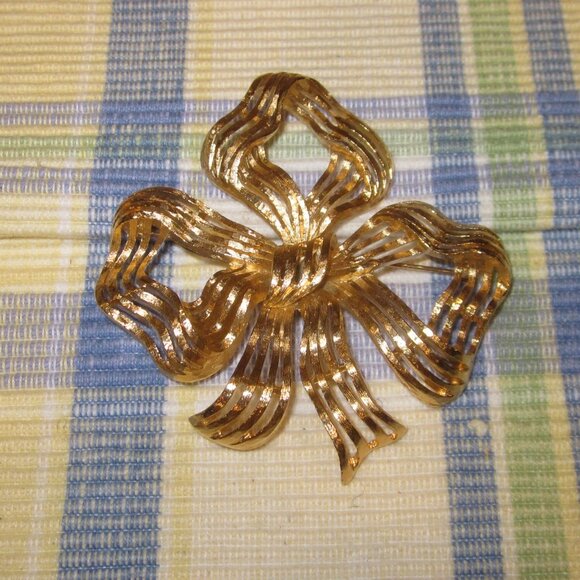 Monet Jewelry - Vintage Monet Gold Tone Bow Brooch